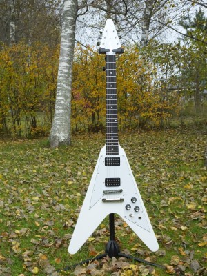 Gibson Flying-V Government Series II White 2013 (0).JPG